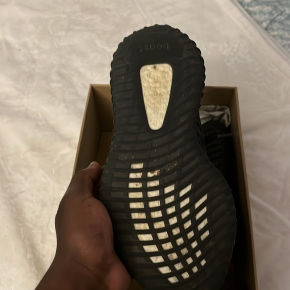 YEEZY 350 - Picture 2 of 10